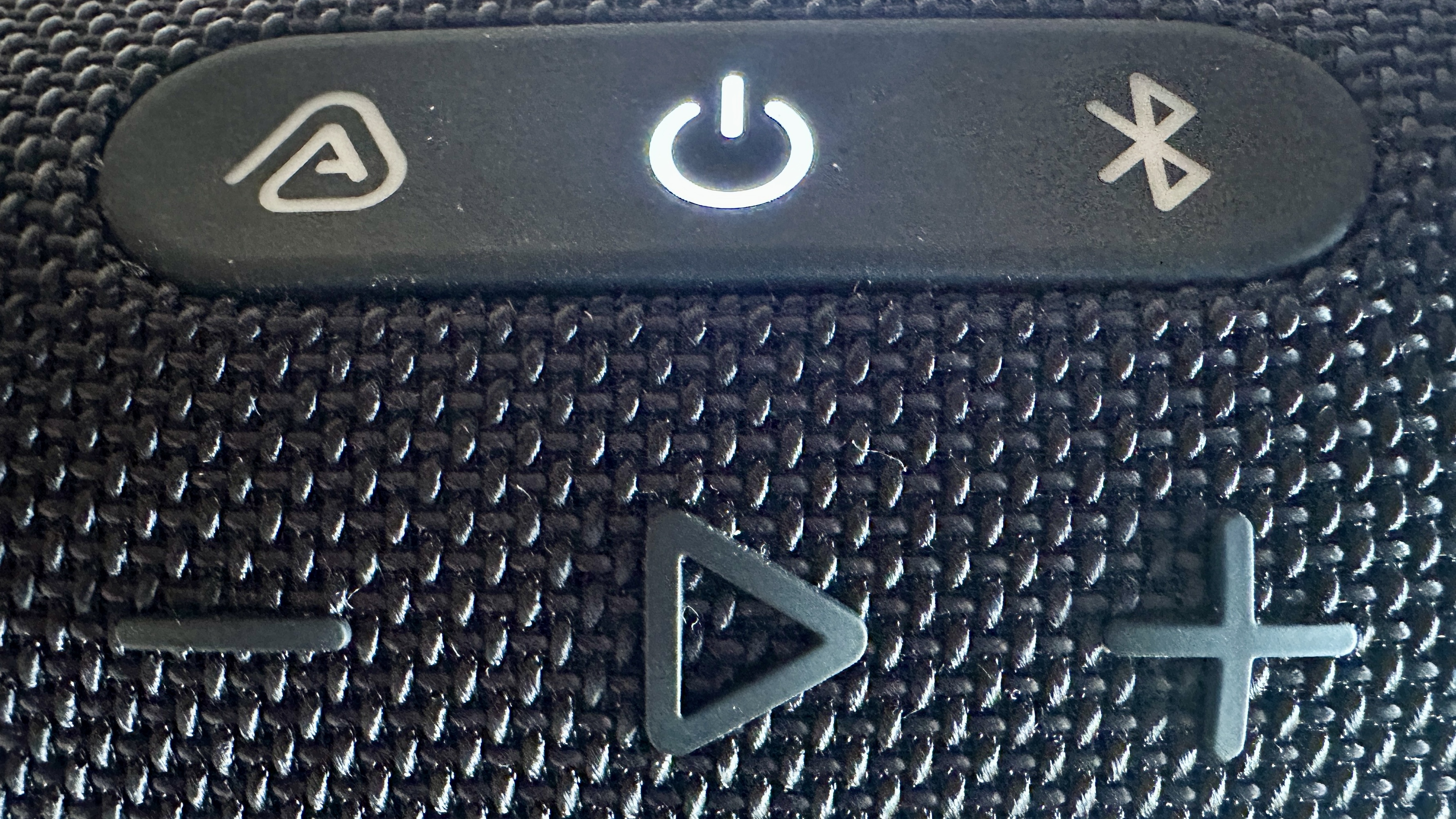The JBL Charge 6&#039;s controls