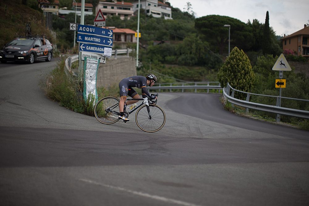 Chloe Hosking of Wiggle High5 Cycling Team tackles a switchback during the Giro Rosa 2016 - Stage 7