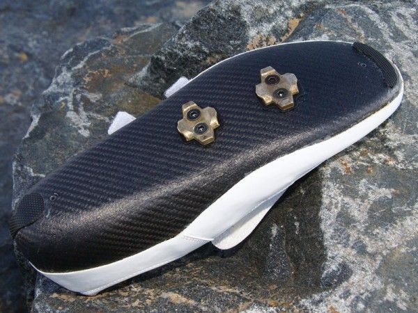 Biomac's real claim to fame, though, is the midfoot 'bio-mxc2' cleat position, which supposedly offers better biomechanical efficiency and power delivery than more conventional locations. Our test shoes came with conventional drillings, too, but that was a special build for the sake of comparison.
