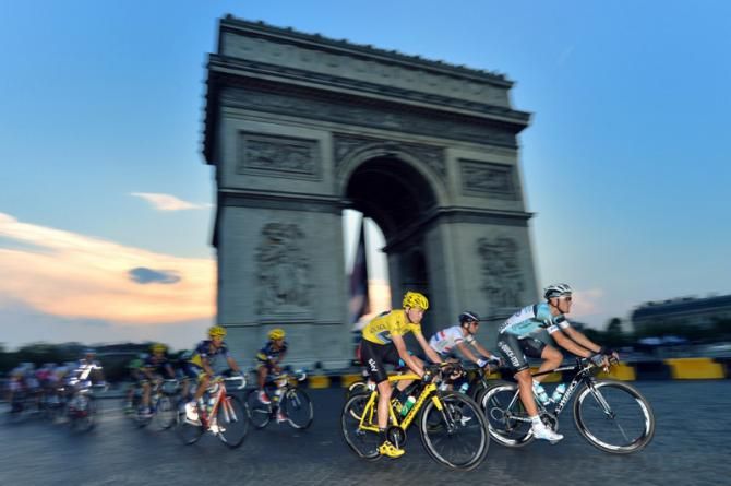 Chris Froome (Sky) in the shadows of the Arc de Triomphe
