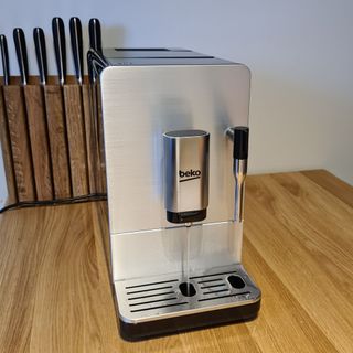 Beko CEG5311X Bean to Cup coffee machine self-cleaning