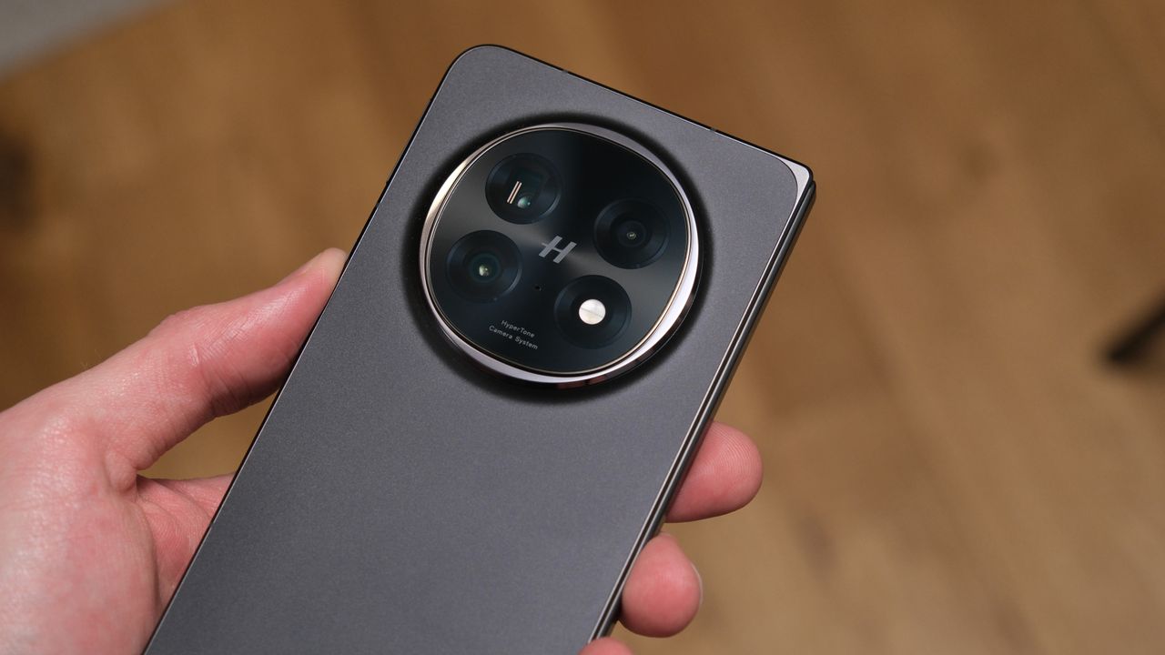 Close up of the camera bump on the Oppo Find N5 phone
