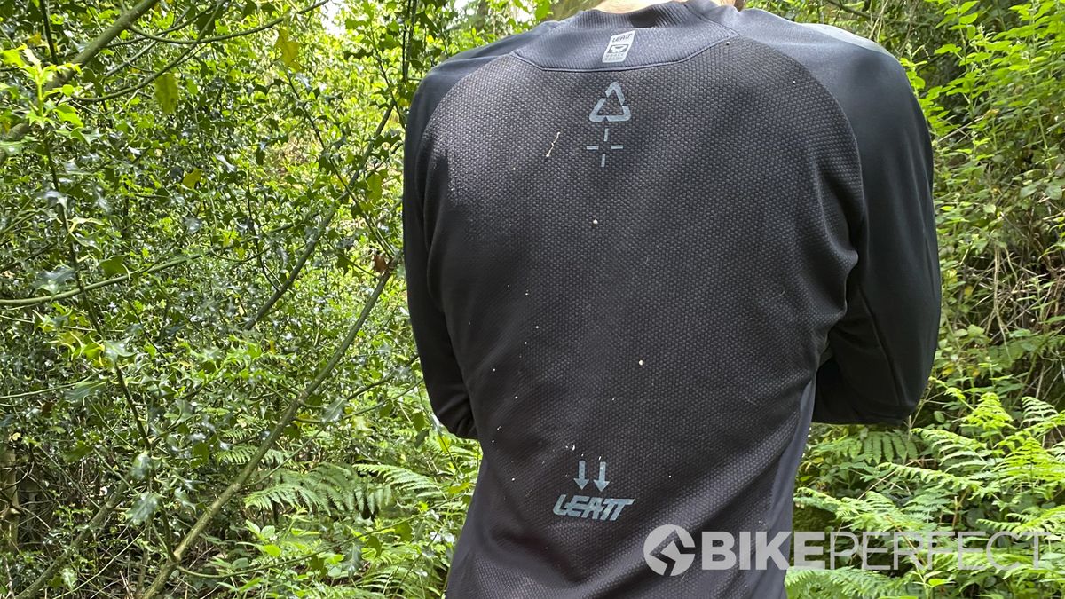 Leatt DBX clothing