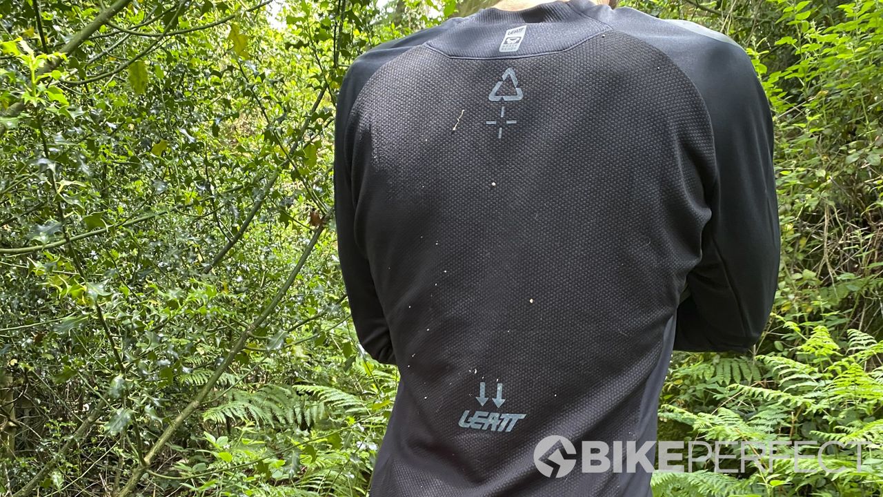 Leatt DBX clothing