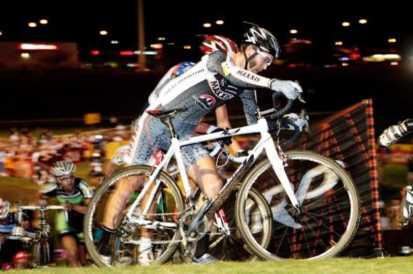 Geoff Kabush (Maxxis-Rocky Mountain) at the top of the run-up.