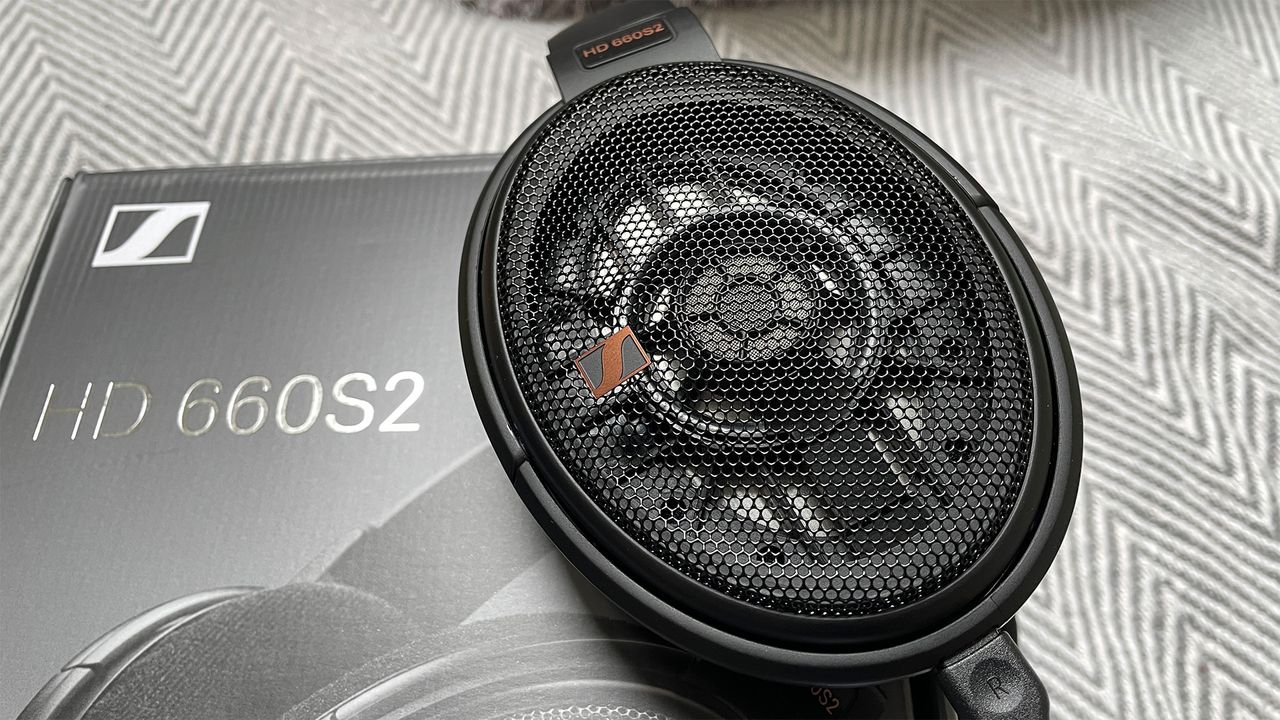 Over-ear headphones: Sennheiser HD 660S2