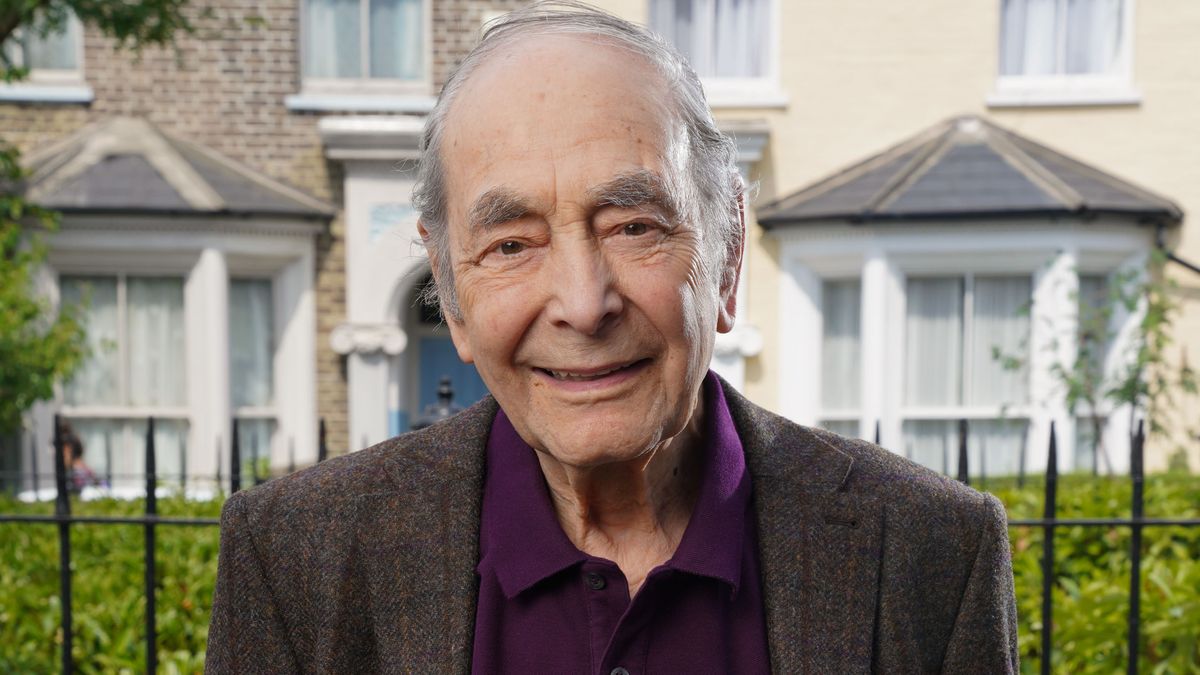 Dr Legg played by Leonard Fenton in EastEnders