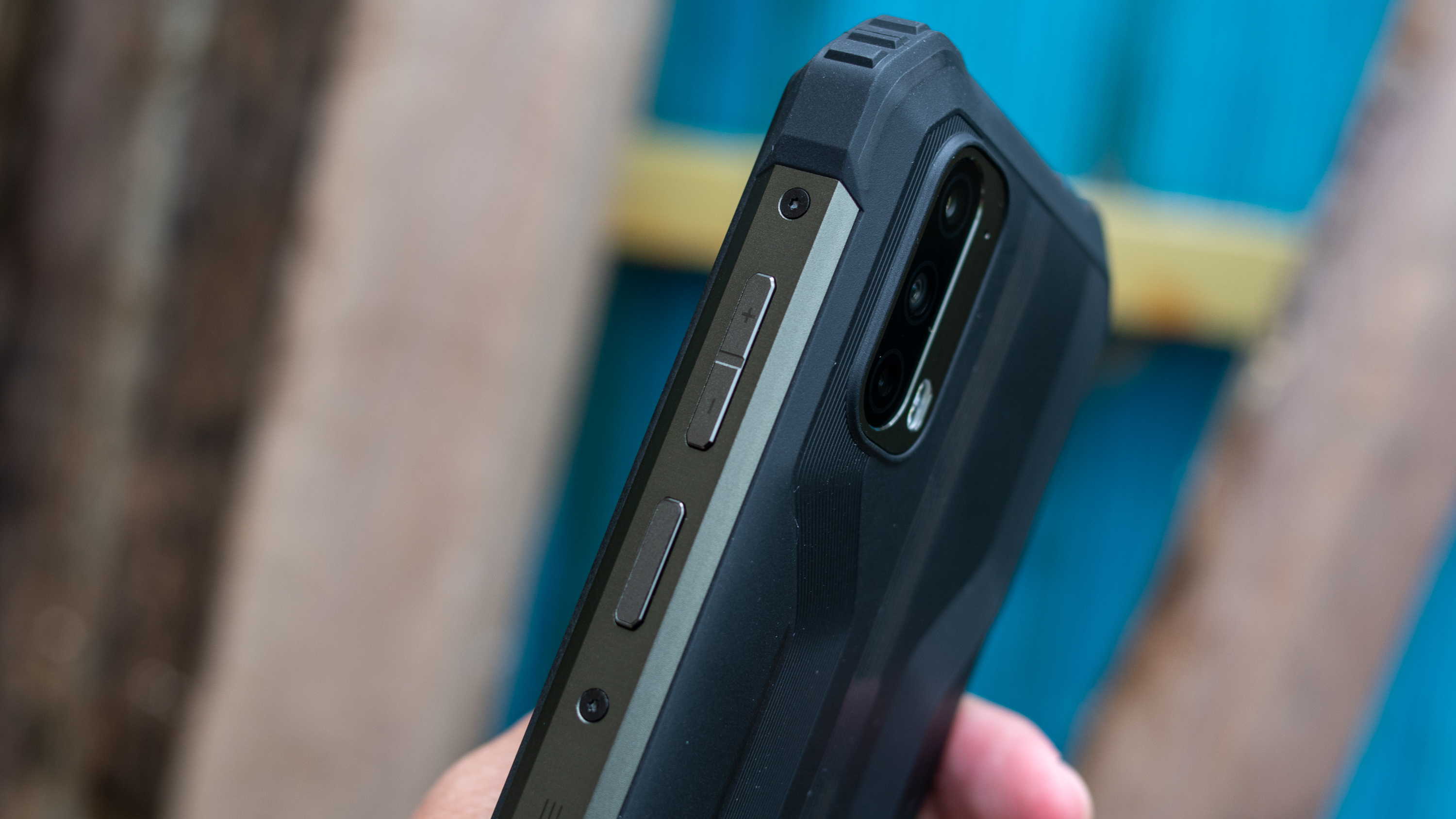 Blackview BV7100 volume rocker and power button