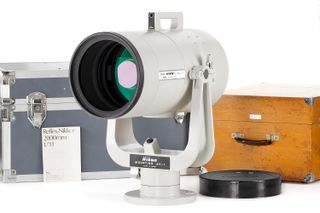 The Nikon Reflex-Nikkor-C 11/2000mm lens with presentation boxes, part of the Leitz Photographica Auction 44