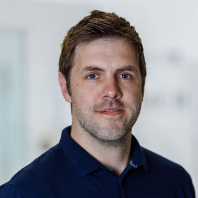 headshot of showering expert Andrew Hoyne