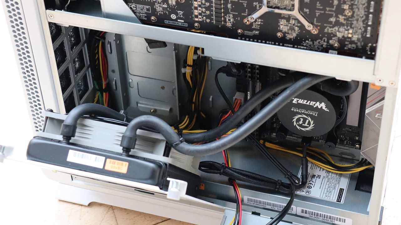 Armari Magnetar V16R-RD850G3 internal design