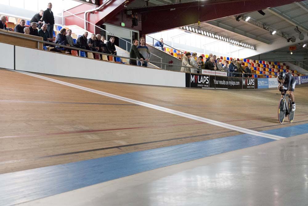 Thomas Dekker heads to the line