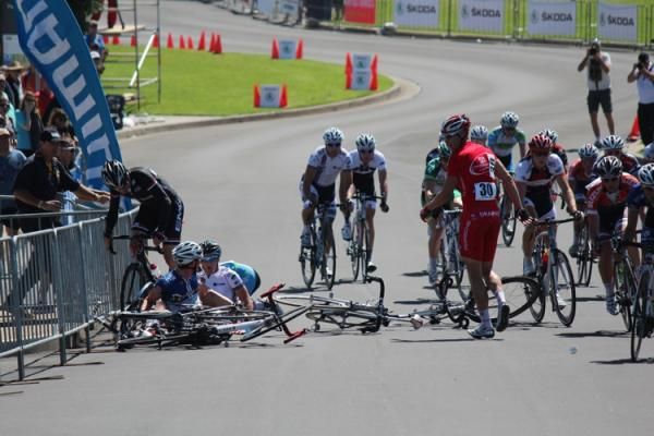 A crash with 15 laps to go brought down several riders. All riders were able to continue.