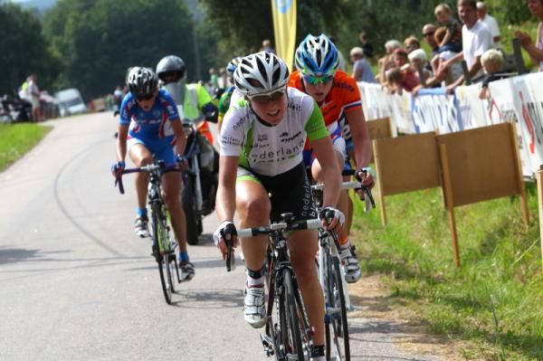 Another time on the climb for the break, it appears Annemiek Van Vleuten (Nederland Bloeit) prefers the front......