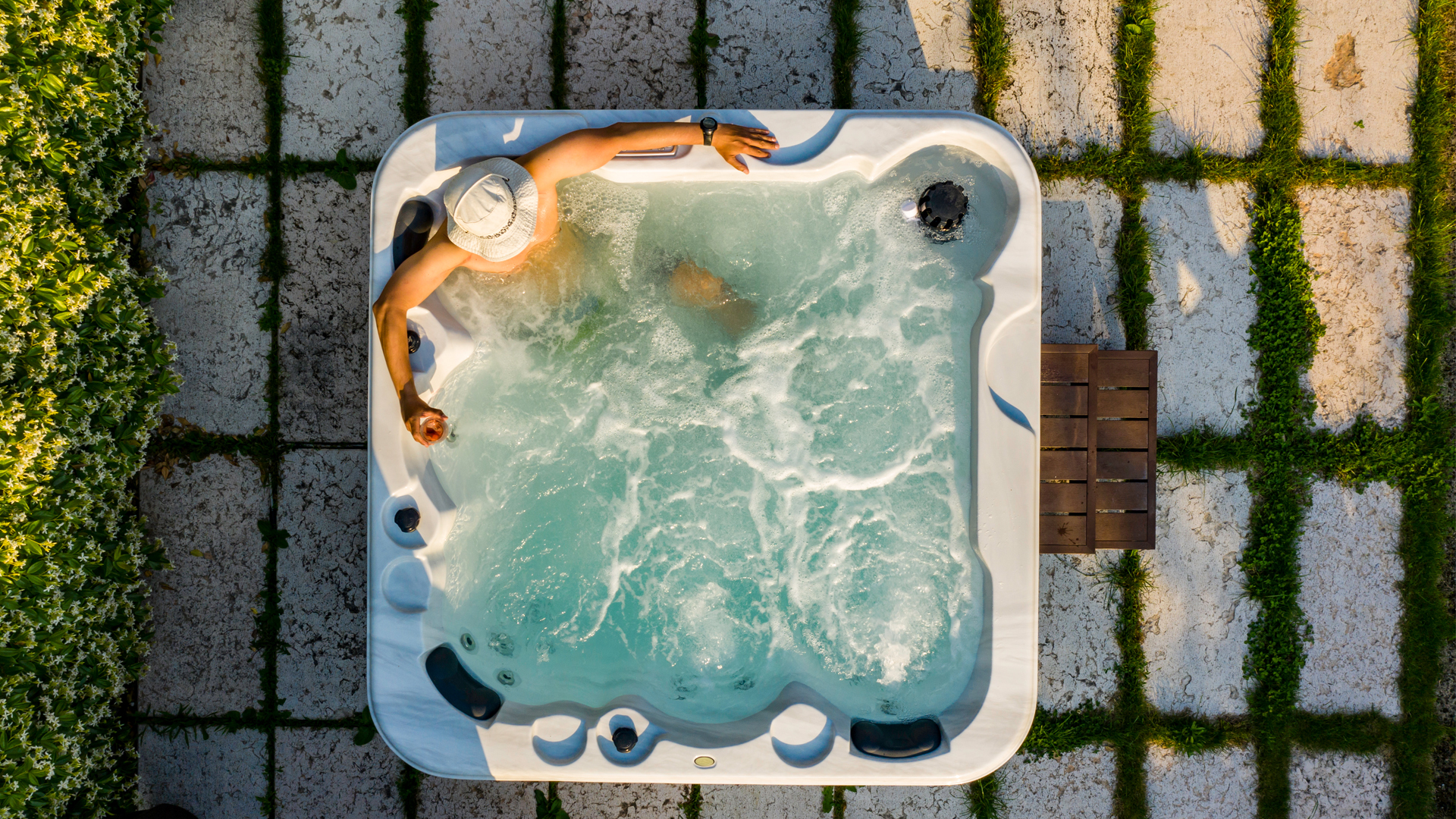 Find Out Now, What Should You Do For Fast Backyard Hot Tub Privacy?