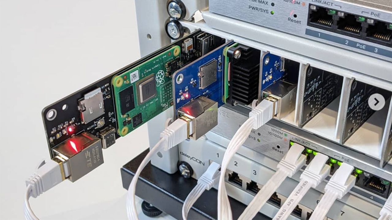 Ivan Kuleshov's Raspberry Pi blades