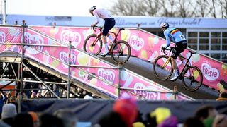 Van der Poel leads Van Aert at the Cyclocross world championships