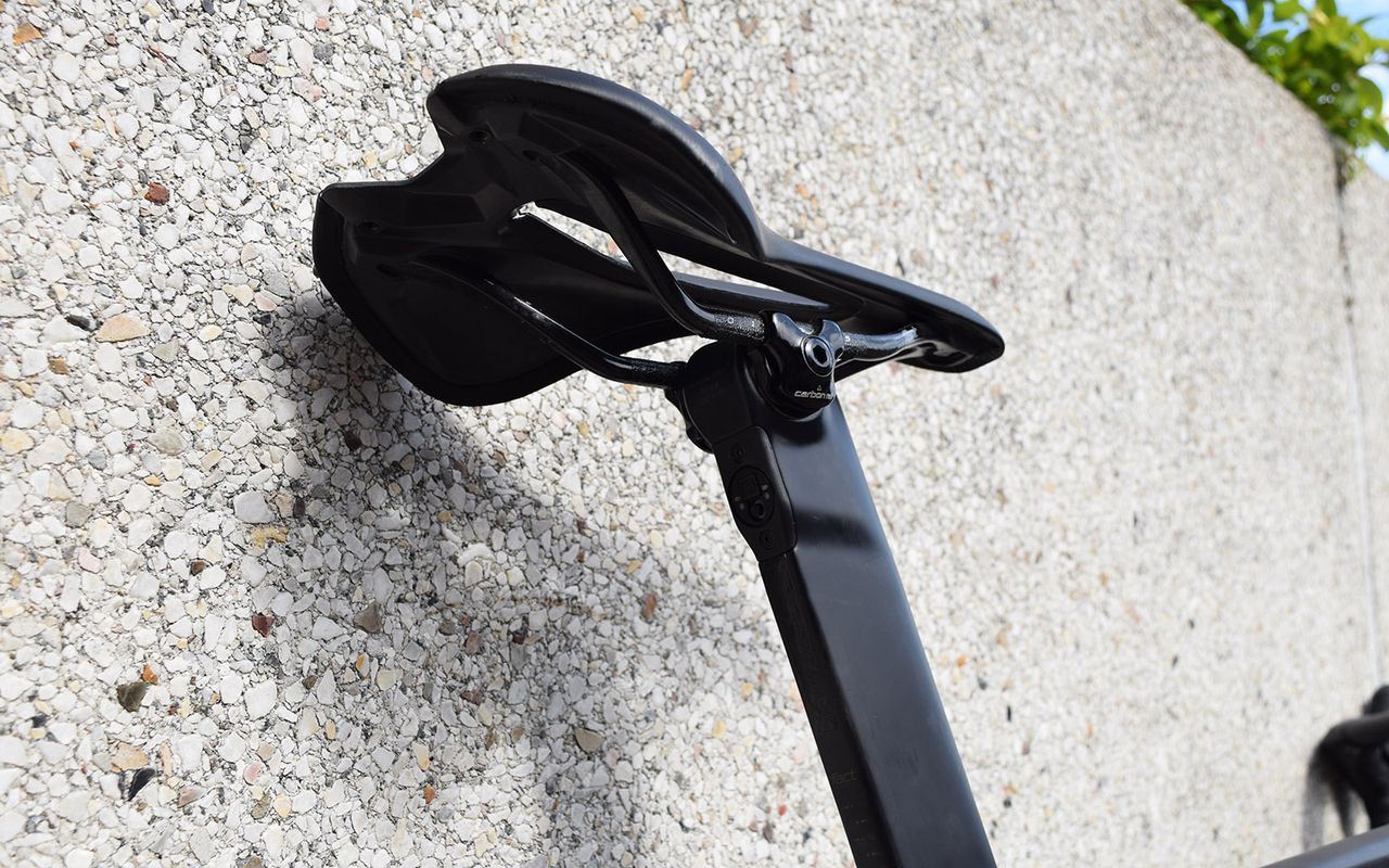The Di2 interface port is located in the seat post of the Venge