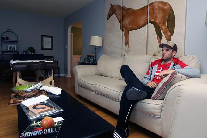Niels Albert kicks back on the couch