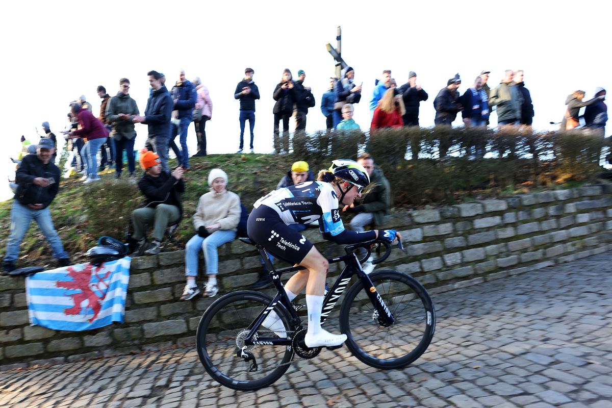 Reusser chases up the Muur