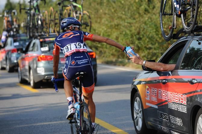 Xu Gang (Champion System) gets a feed from his team car