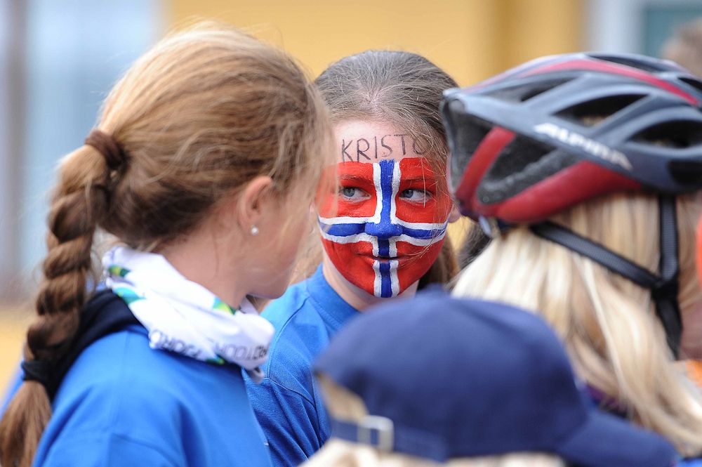 Fans go all out for the Tour des Fjords.