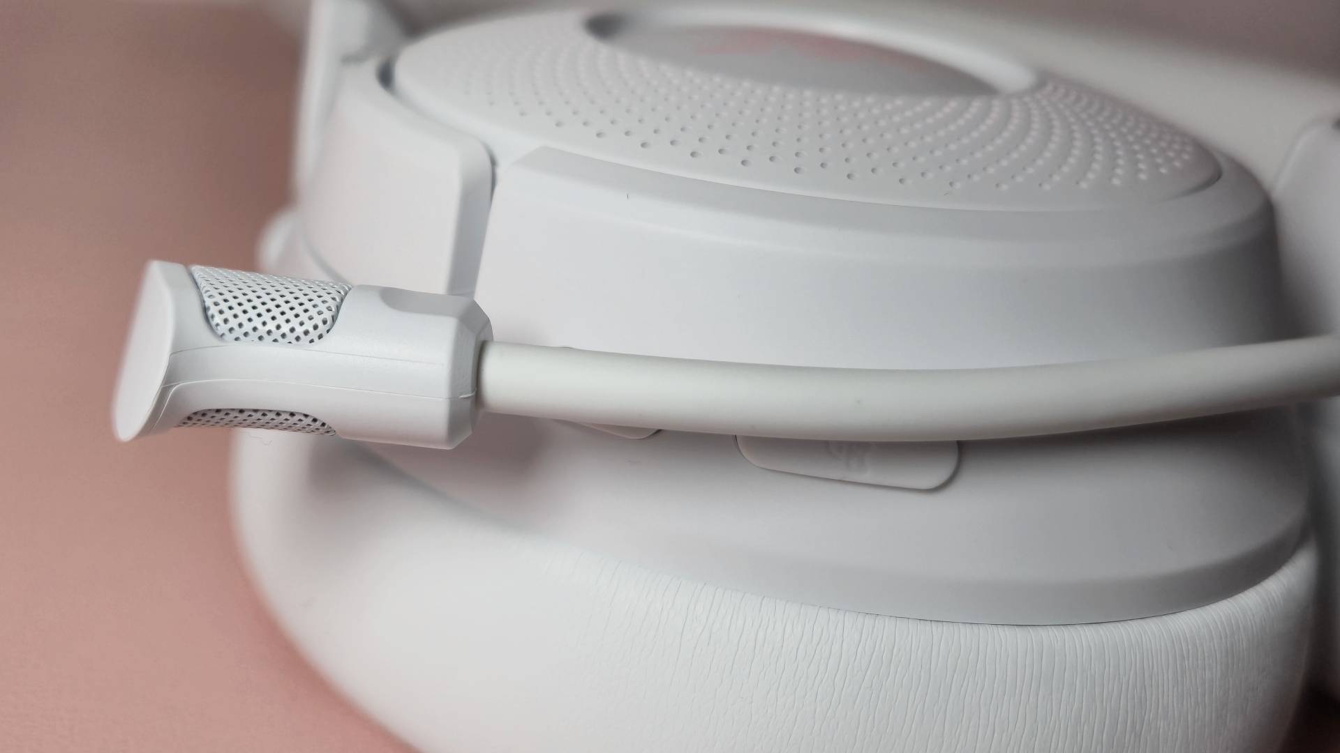 Close up photo of the retractable white microphone of the Kraken Kitty V3 Pro headset.