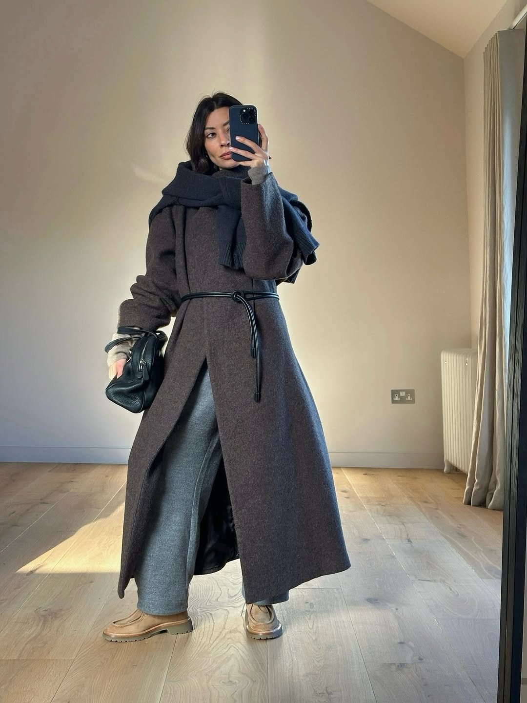 woman wearing fall sweatpant outfit 2025