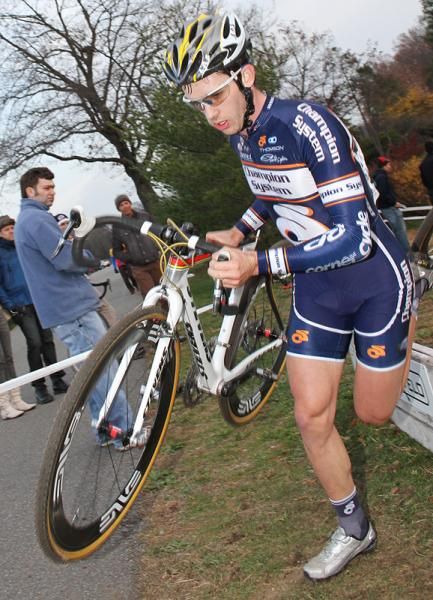 Nicholas Keough (Champion System p/b Keough Cyclocross) makes it neck-and neck.