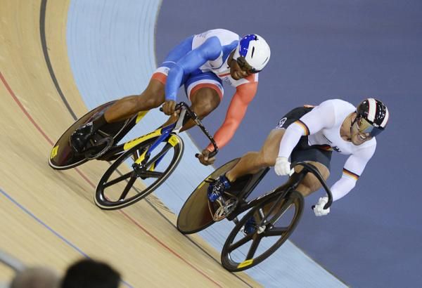 Gregory Bauge (France) winds up his sprint against Robert Forstemann (Germany)