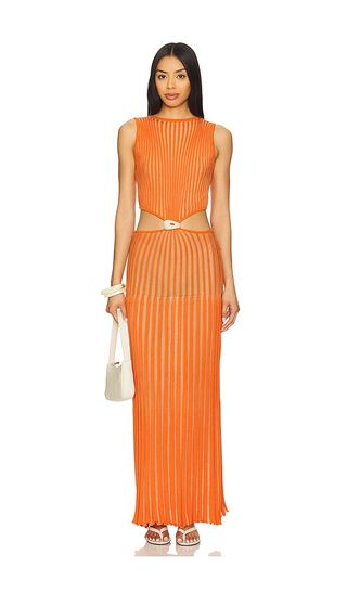 BNaENCzQm6gQ56CmsbnRUc-320-80 اتجاه اللون البرتقالي Aperol Spritz بارد بشكل منعش لصيف 2025
