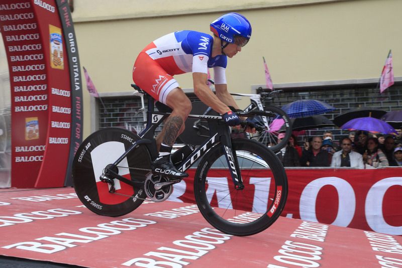 Sylvain Chavanel (IAM Cycling) rolls out