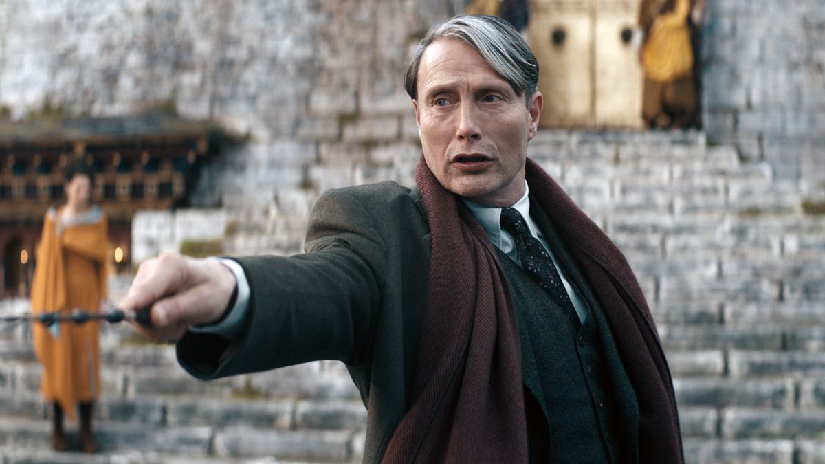 MADS MIKKELSEN as Gellert Grindelwald in Warner Bros. Pictures&#039; fantasy adventure &quot;FANTASTIC BEASTS: THE SECRETS OF DUMBLEDORE,”