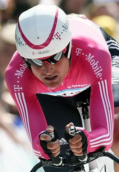 Germany's Patrik Sinkewitz (T-Mobile) sprints towards the finish line of the 2007 Tour de France prologue.