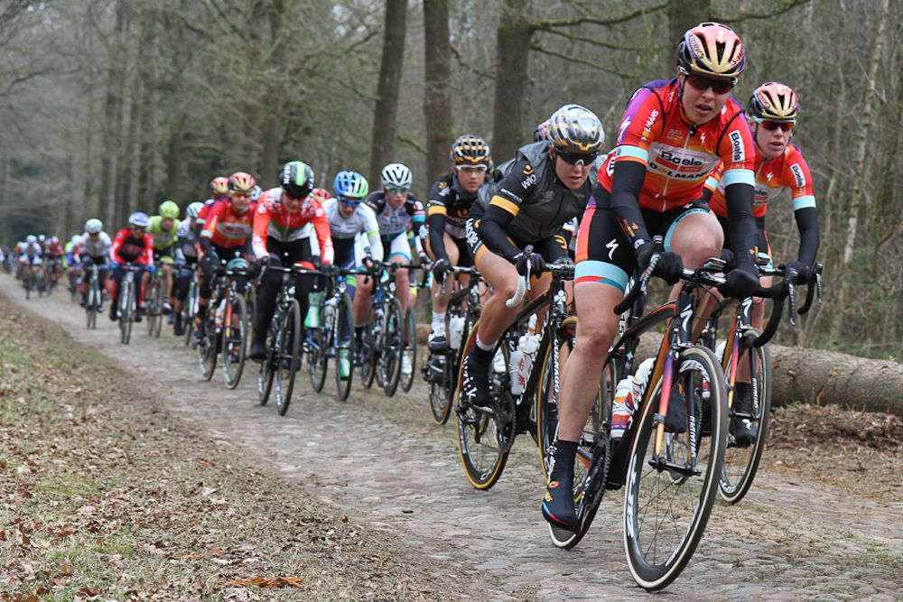 The peloton tackles the cobbles.