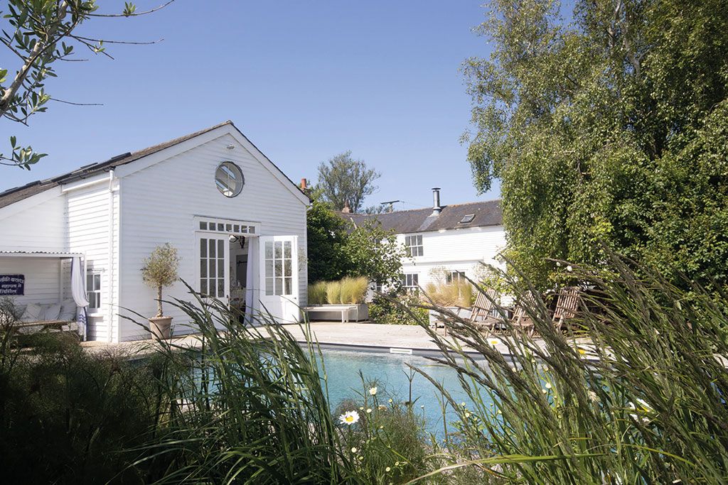 Properties for sale with swimming pools: Foster House, Romney Marsh, Kent