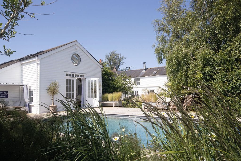 Properties for sale with swimming pools: Foster House, Romney Marsh, Kent