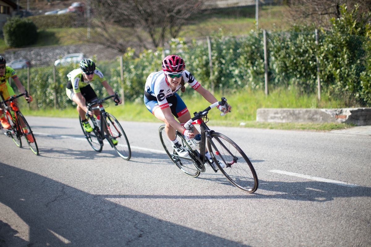 Clara Koppenburg attacks the switchbacks aggressively in the second short lap of the Trofeo Alfredo Binda