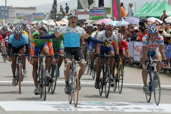 Valentin Iglinskiy (Kazakhstan) took out the bunch sprint in fine style.
