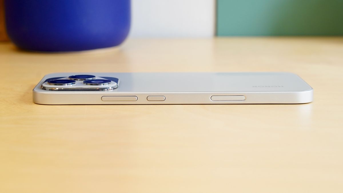 Review images of the Honor 400 Lite