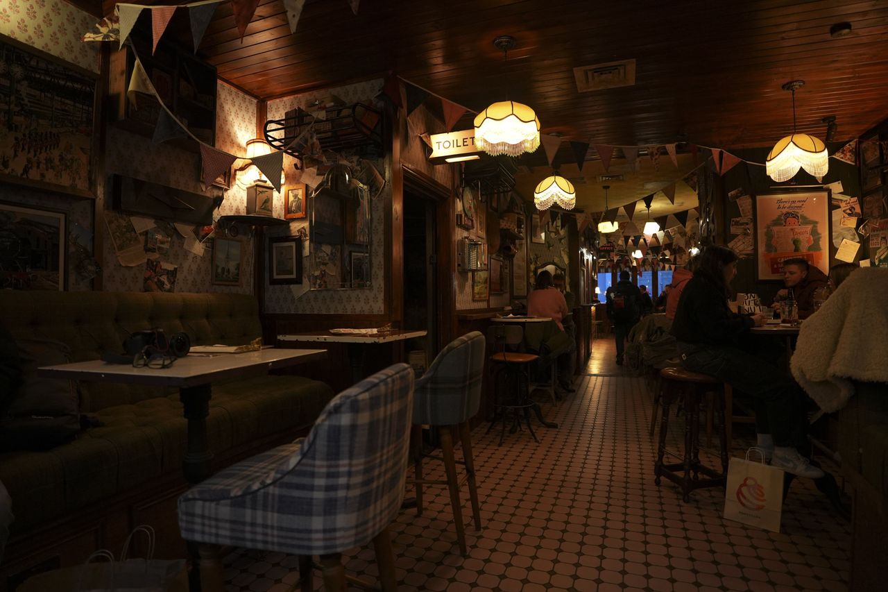 Sigma 12mm f/1.4 DC | C image quality test shot showing architecture and interior performance