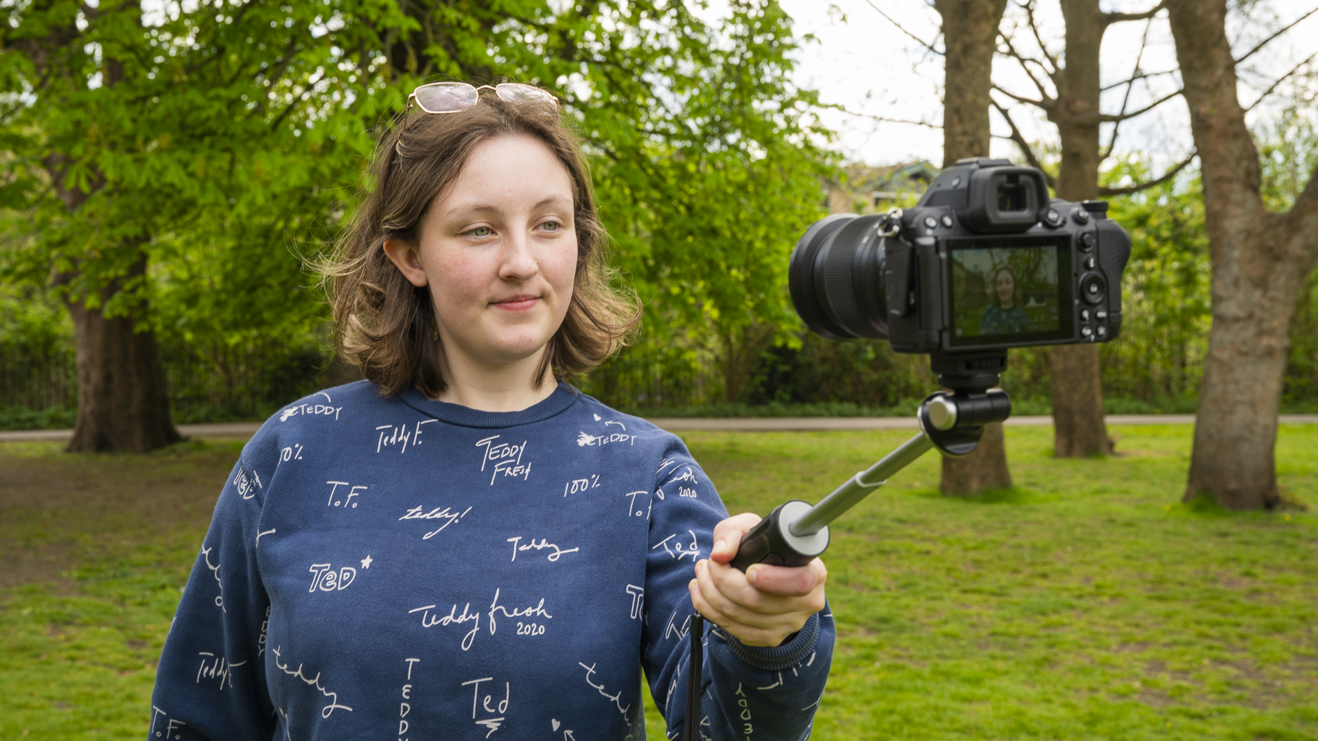 SmallRig SR-RG2 used as a selfie stick