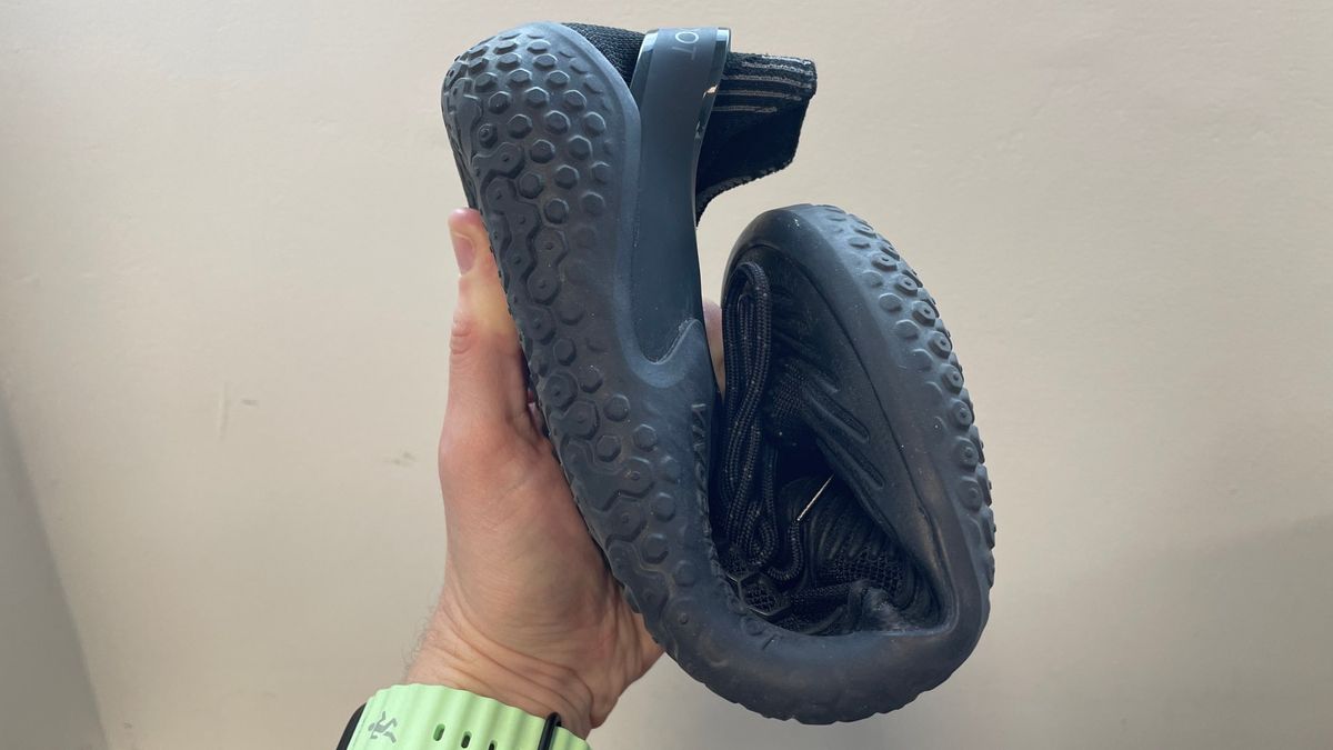VivoBarefoot Motus Strength II in black