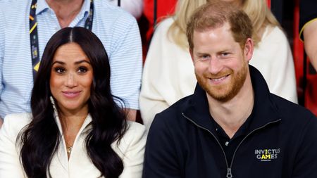  Meghan, Duchess of Sussex and Prince Harry, Duke of Sussex watch the sitting volley ball competition on day 2 of the Invictus Games 2020