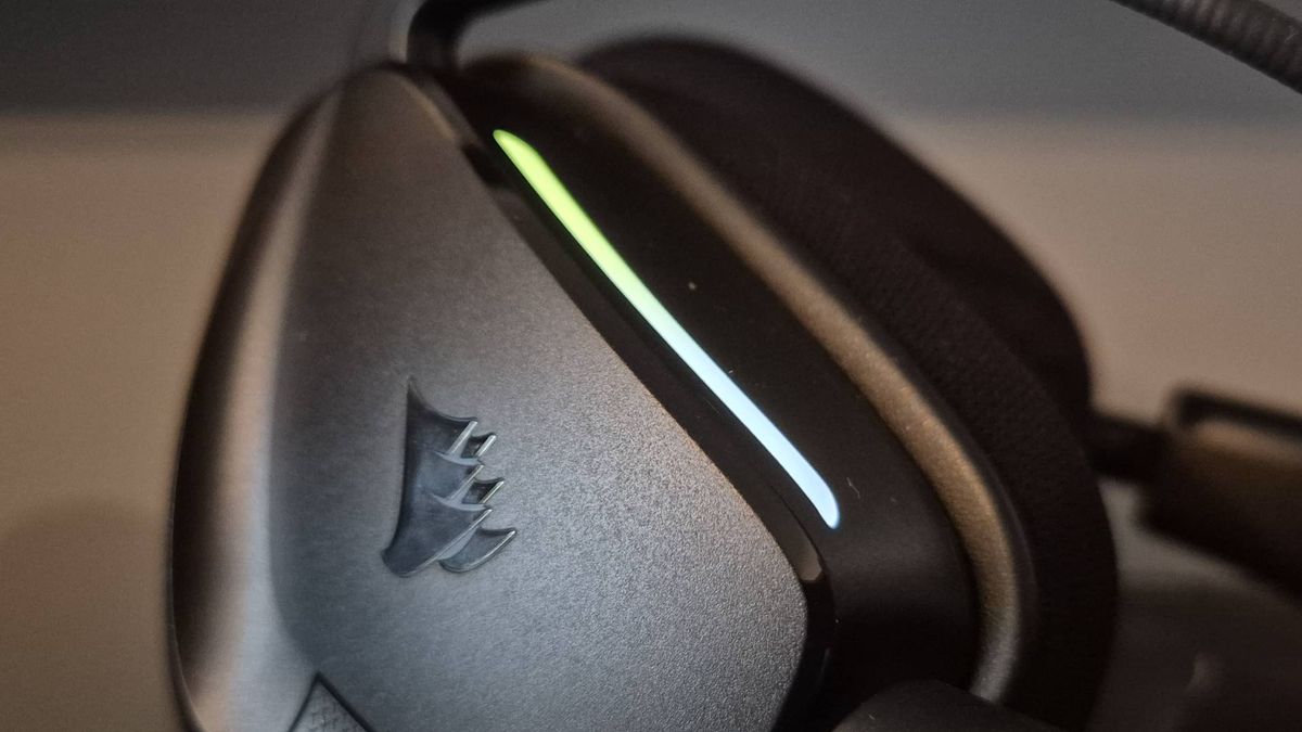 Photo of the Corsair Void Wireless V2 gaming headset, taken by writer Rosalie Newcombe.