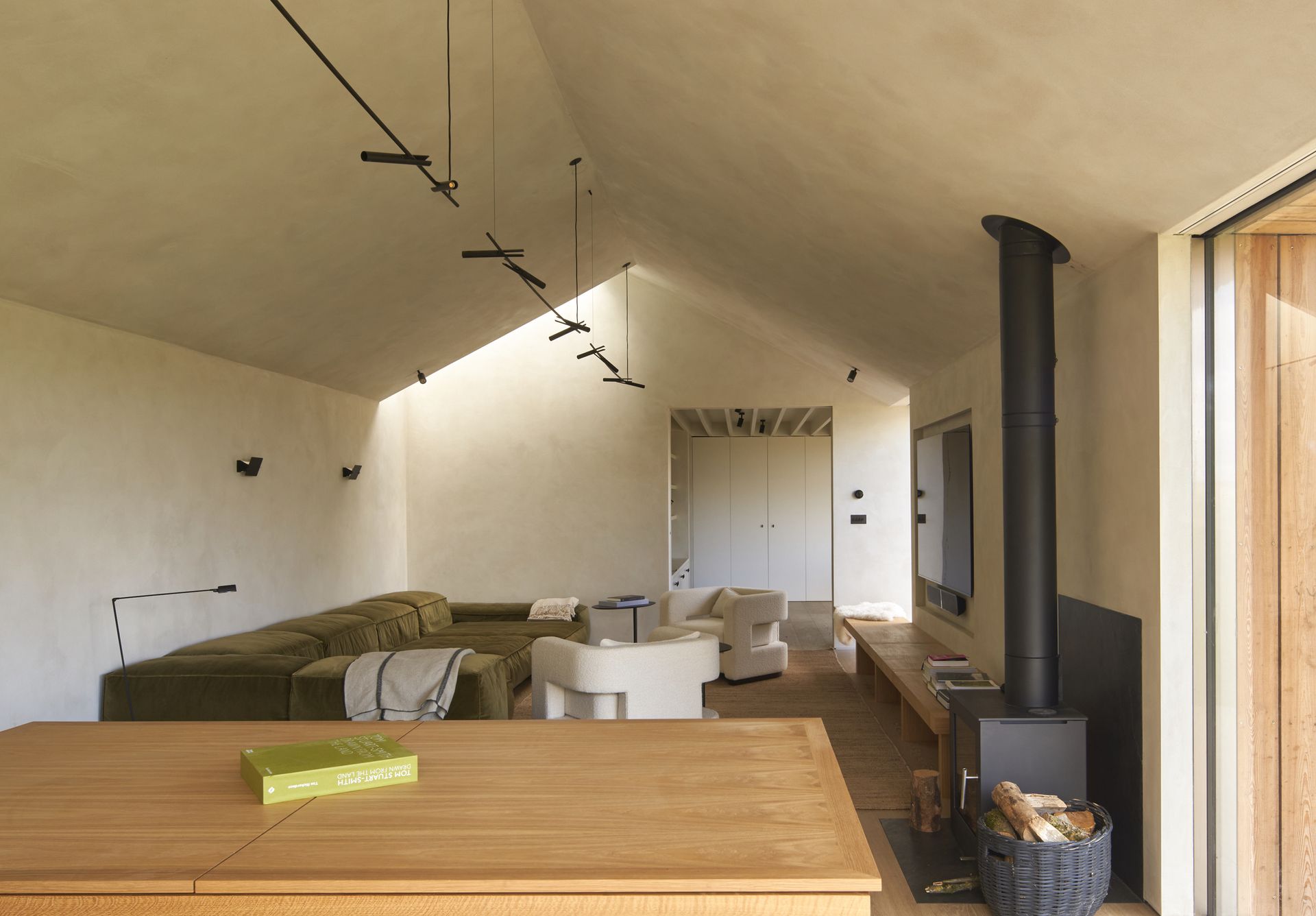 This minimalist retreat takes inspiration from landscape | Livingetc