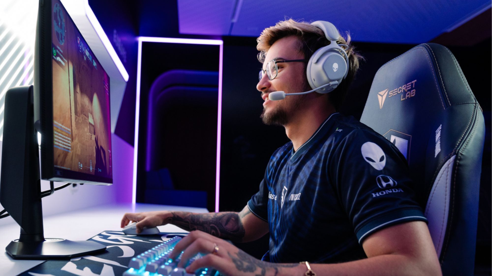 The new Alienware Pro Headset releases next month featuring hybrid ...