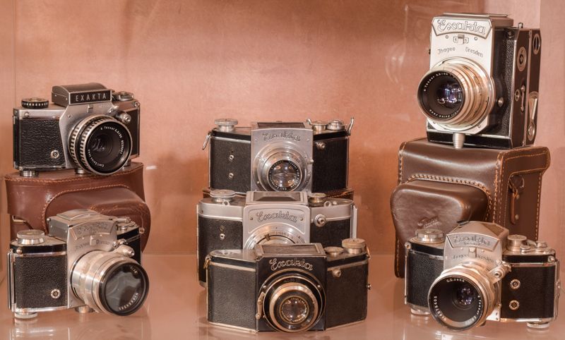 Wow! This Lifetime Collection Of 402 Antique Cameras Could Sell For ...