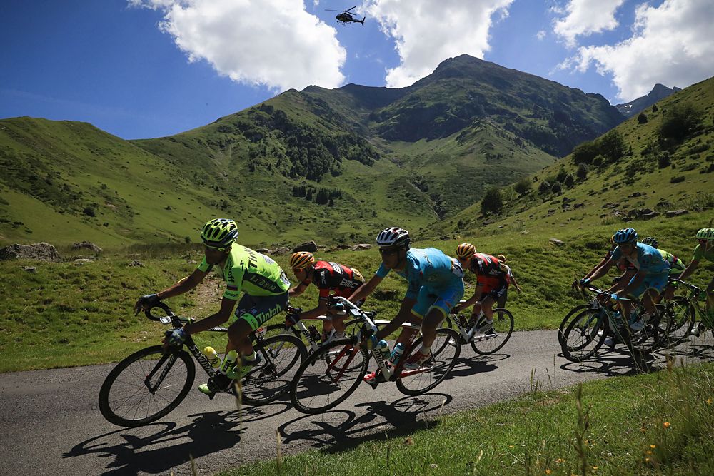 Alberto Contador, Richie Porte and Fabio Aru in the chase bunch