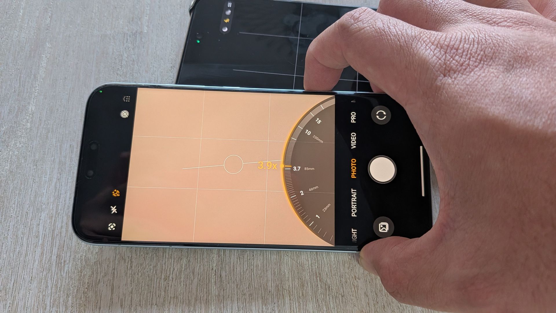 Honor Magic 8 Pro showing how its AI button works when zooming in and out